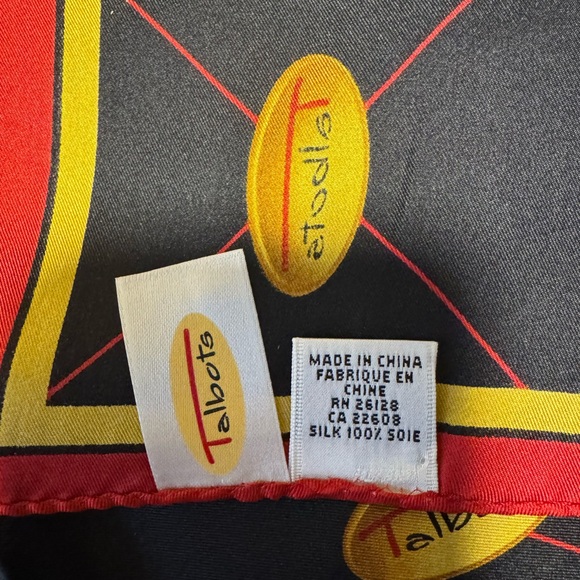 4 Vibrant Square Scarves - Picture 4 of 10